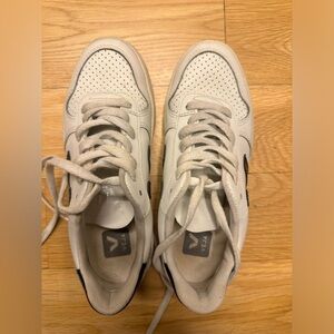 Veja V-10 Sneakers Size 37